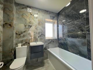 Perfect Contractor house-3 free parking space-EV charging-Secure-Quiet-Modern - Cheshunt - 1