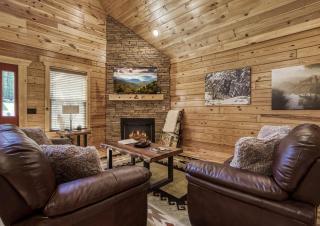 Cozy Log Cabin, hot tub, pool table, pool access - 9