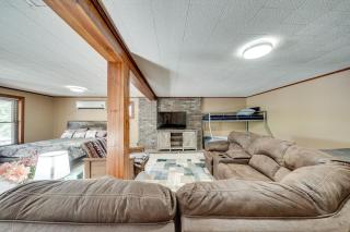 Lakefront Retreat with Patio in Fort Towson! - Fort Towson - 5