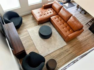 Peaks & Pines Modern Gem, 2 Kings, Bunks, Hot Tub, Walkable, Kid's Cove - Driggs - 2