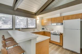 3 Mi to Lake Arrowhead Cabin with Furnished Deck! - 2