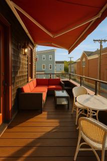 Magical Post and Beam Loft Downtown Newport! - 8