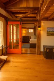 Magical Post And Beam Loft Downtown Newport! - Newport - 1