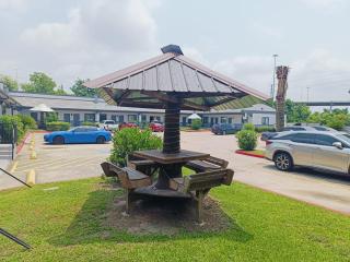 Hotel O Regency Suites Houston - IAH Beltway 8 - Houston - 8