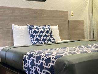 Island Suites Hobby Airport - 3