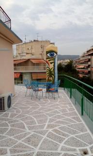 Apartment on 4th floor with a huge balcony! 10 min away from Metro! - Salonicco - 8