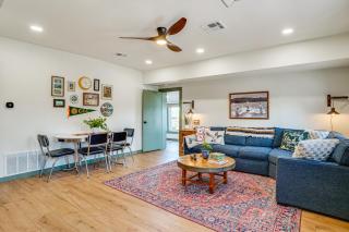 Lake View and Huge Deck Cozy Possum Kingdom Retreat - Graham - 7