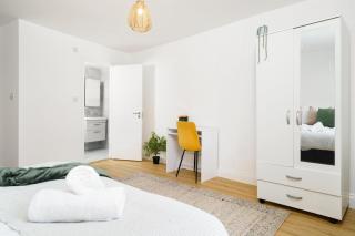 Stylish 2BR Apartment Sleeps 6 Central London - London - 0
