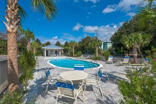 Dew Drop Inn - Santa Rosa Retreat Walk to Beach Pools & More - 4