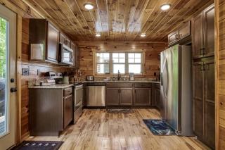 Family size, all wood cabin, pool table, hot tub - Gatlinburg - 6