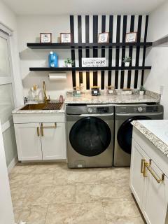 Stylish Studio with Kitchenette - Sterling - 9