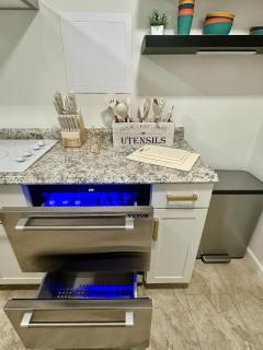 Stylish Studio with Kitchenette - Sterling - 6
