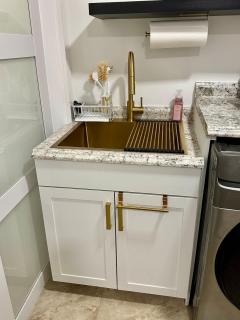 Stylish Studio with Kitchenette - Sterling - 5