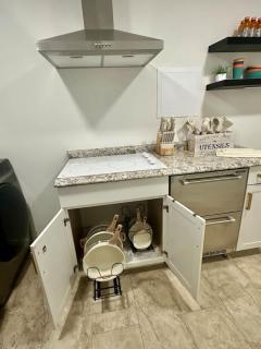Stylish Studio with Kitchenette - 4