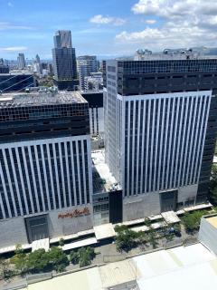 VIDA VERDE at 38 Park Avenue - 5 minutes walk to Ayala Central Bloc, with Infinity Pool, Fast Wi-Fi, Gym, & City Views inside Cebu IT Park - Città di Cebu - 4