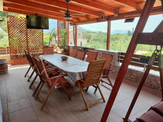 George's family friendly maisonette with great exterior - Drosia - 1