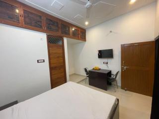 Sri Rameshwaram Paying Guest House Near By Ram Mandir 400 Meter - Ayodhya - 2