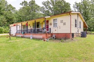 Less Than half Mi to Lake Secluded Gem in Cherokee Village - Hardy - 9