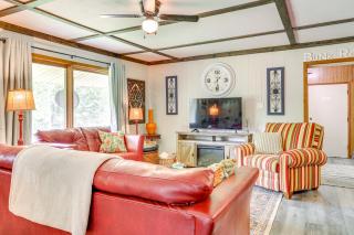 Less Than half Mi to Lake Secluded Gem in Cherokee Village - Hardy - 6