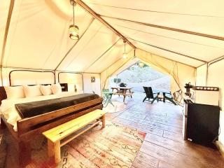 Glamping Tent #3 with Heat AC and Private Bath - Orderville - 8