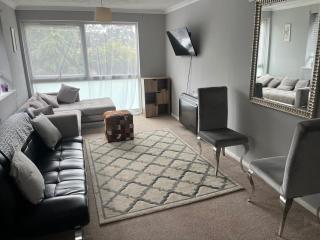 Enfield City Apartment Retreat - Sleeps 5 - Enfield - 0