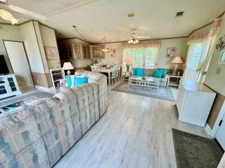 2b2ba beach house located across the street from the beach on beautiful Nettles Island - Jensen Beach - 4