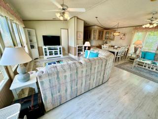 2b2ba beach house located across the street from the beach on beautiful Nettles Island - Jensen Beach - 3