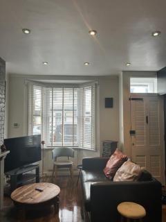 Cosy 2BR House in Stratford & Westfield Area - London - 9