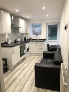 Cozy 1 Bed Studio with Sofa Bed Sleeps 3 in Luton - Luton - 4