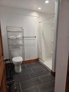 Kennymores Grill and Lodging - 1