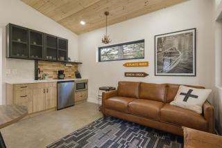 River Run Sauna & Cold Plunge Creekside Cabin - 9