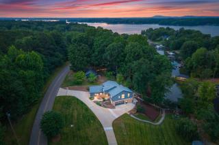 Coves End by AvantStay Dock Game Room Fire Pit Forest Views - Mooresville - 9