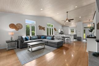 Coves End by AvantStay Dock Game Room Fire Pit Forest Views - Mooresville - 3