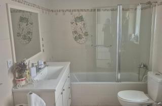 1BR Apartment with Mamad Bedroom and Parking, 250 m to the Sea and Flea Market - Tel Aviv - 2