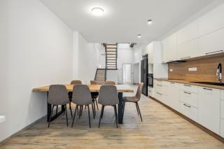 Spacious two-storey apartment with a terrace in the city center - Benešov - 9