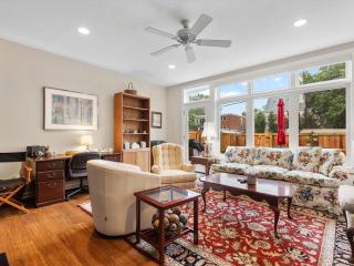 Classy Old Town Getaway 3-BR in Perfect Location - Alexandria - 0