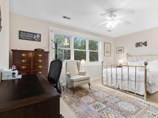 Classy Old Town Getaway 3-BR in Perfect Location - Alexandria - 9