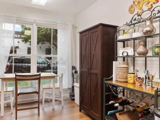 Classy Old Town Getaway 3-BR in Perfect Location - Alexandria - 8