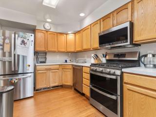 Classy Old Town Getaway 3-BR in Perfect Location - Alexandria - 6