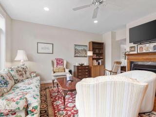 Classy Old Town Getaway 3-BR in Perfect Location - Alexandria - 3