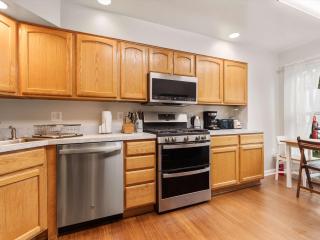 Classy Old Town Getaway 3-BR in Perfect Location - Alexandria - 6