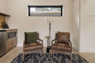 Modern Cabin Peaceful Nature Retreat Sleeps 2 - 0