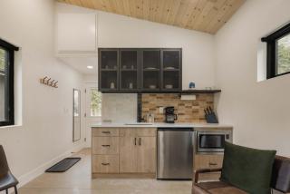 Modern Cabin Peaceful Nature Retreat Sleeps 2 - 1