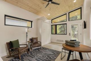 Modern Cabin Peaceful Nature Retreat Sleeps 2 - 3