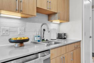 Luxe Studio with City Views - Near Fishtown - 5