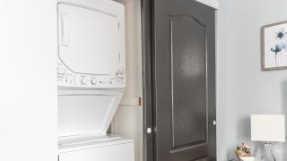 Urban 1BR Gem with Kitchen, Smart TV & Workspace - 4
