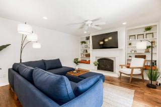 Ranch Home with Movie Room, Ping Pong Table, and Putting Green - Olathe - 0