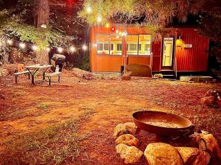 Serene Blue Ridge Mountain Stay in Luxe Tiny Home - Avon - 9