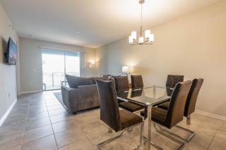 Comfortable 2BR Condo w Lake Views - 8