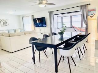 Beach Resort Retreat Accessible Home with Jacuzzi - Largo - 6